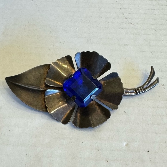 Huge antique flower blue glass crystals cabochon sterling silver brooch pin - Picture 2 of 16